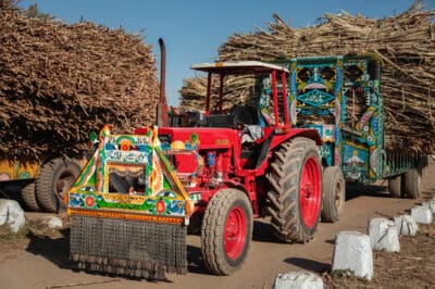 purana tractor.jpg