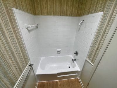 Tub-surround-refinishing-scaled.jpeg